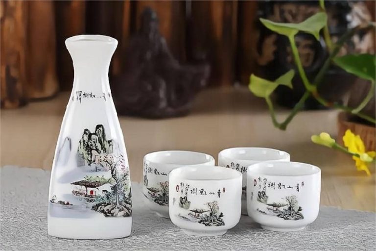 What is japanese sake set?